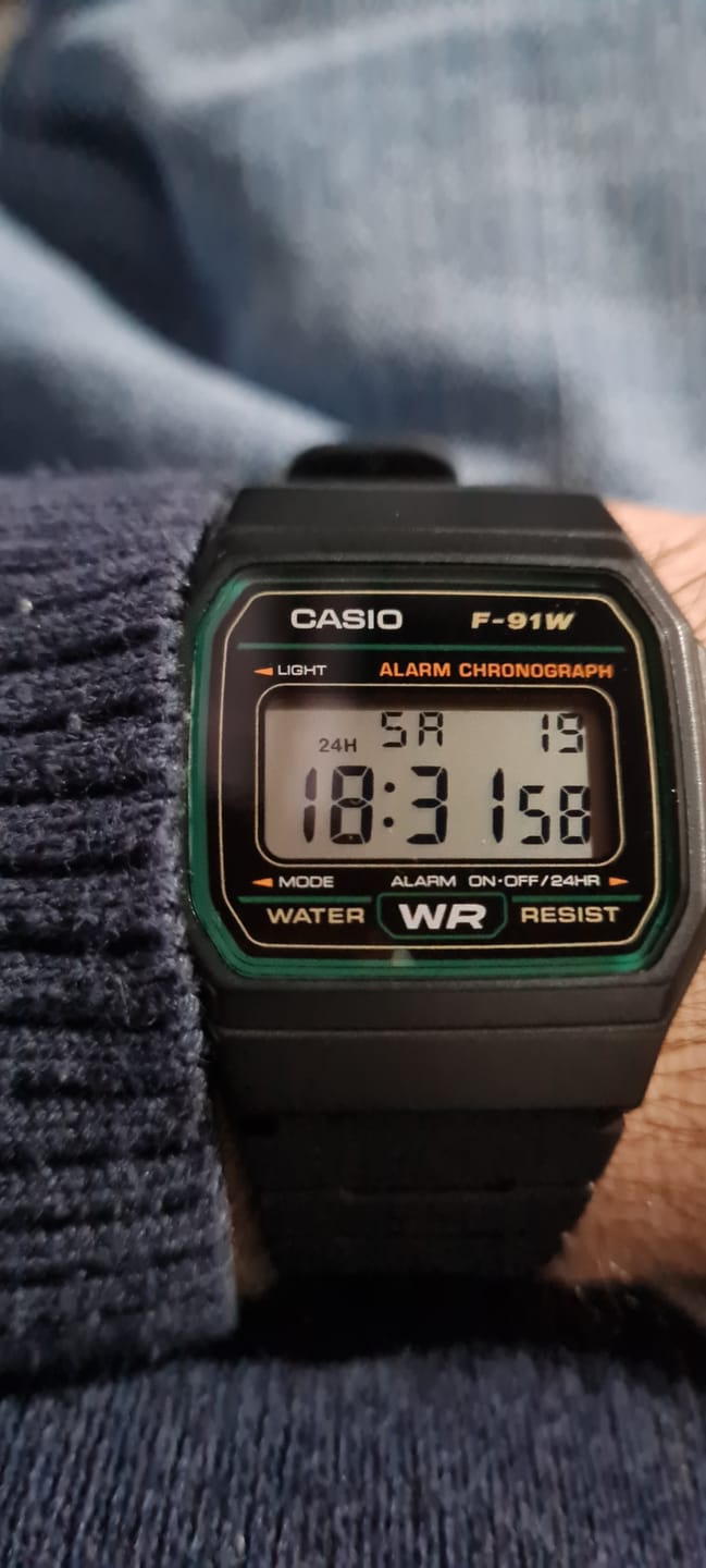 Customer photo review of Reloj Casio Vintage F-91W-3DG Clásico Líneas Verdes