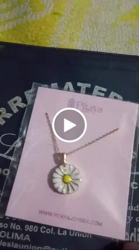 Customer video review of Collar Margarita Personalizado