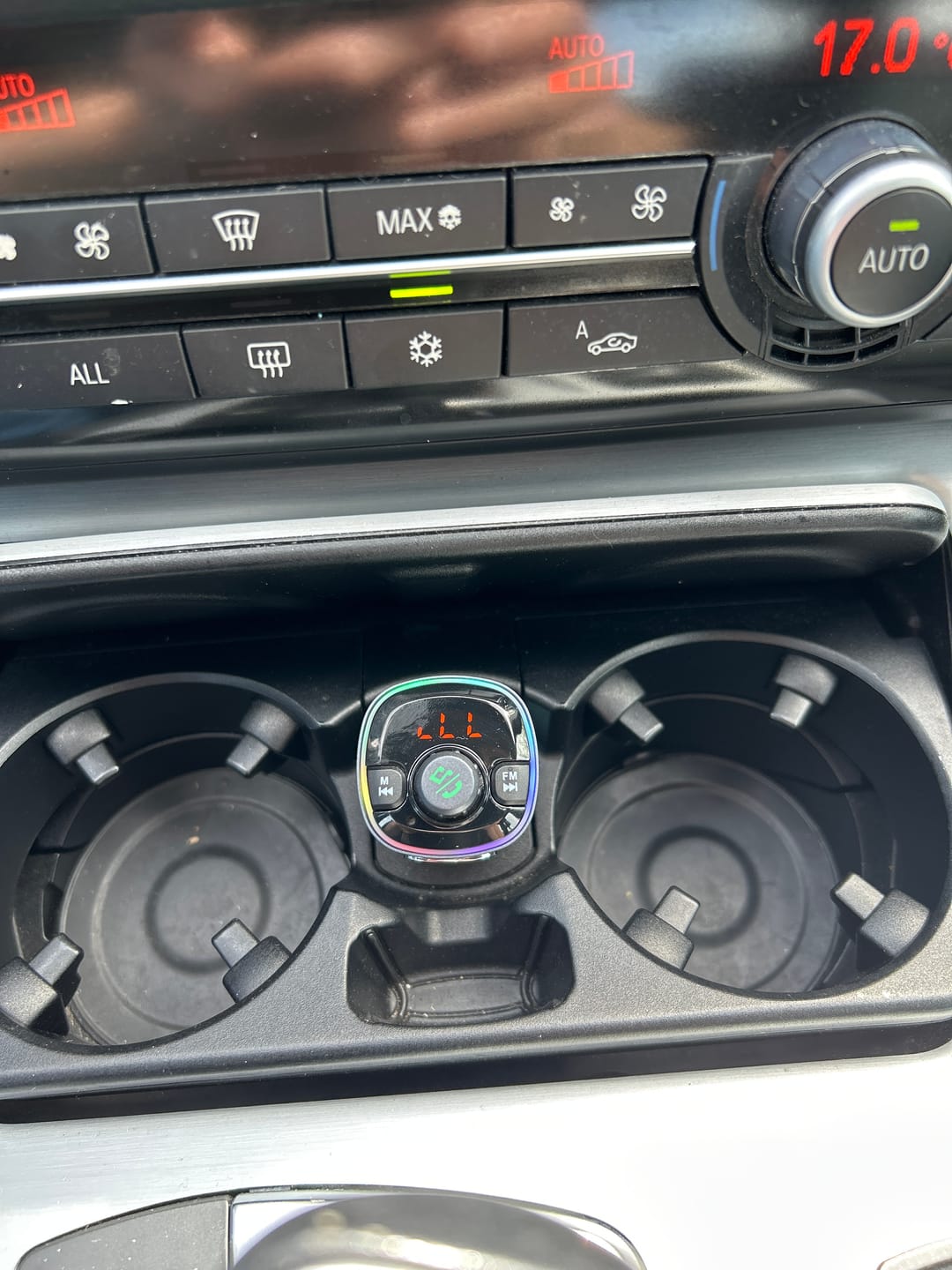 Customer photo review of Wegman Bluetooth FM Transmitter - Bluetooth Carkit - Autolader USB C