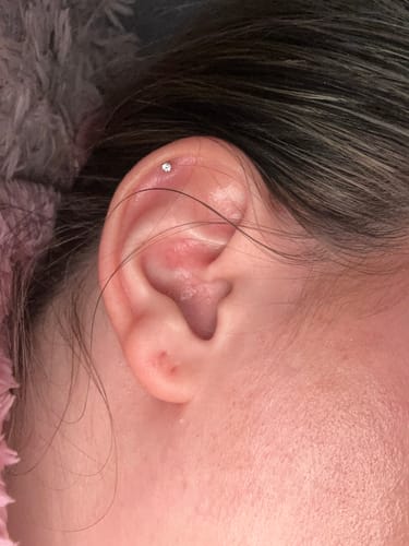 Customer photo review of Le piercing Tania