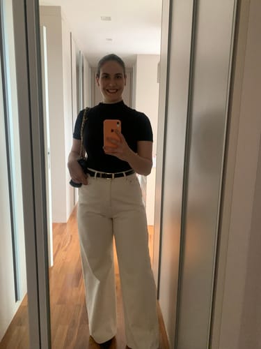 Carolina S. review of Calça Jeans Wide Leg Buriti Bege image 1 out of 1