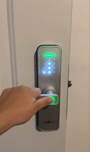 Customer photo review of Cerradura Inteligente TLX02-TL
