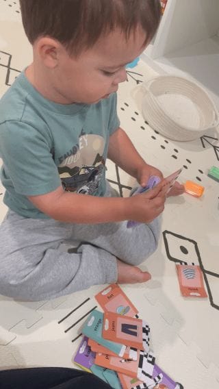 Customer photo review of AAVerbaLingo - Juguete Lector de Tarjetas para el Aprendizaje de los Peques