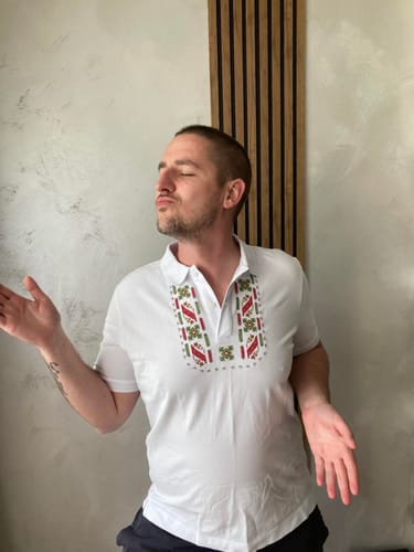 Customer photo review of Тениска с V-деколте "Китка"