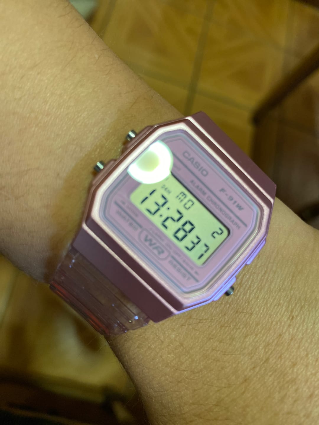 Customer photo review of Reloj Casio Vintage F-91WS-4D Rosado Transparente