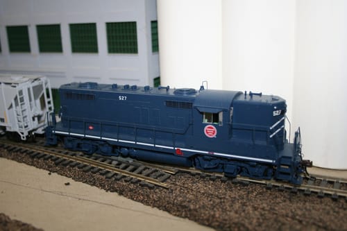 Customer photo review of Athearn ATHG30627 HO GP18, MP #527