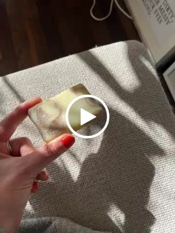 Customer video review of 15% Lavendel mit Kamille & Kaffee Haarseife (Haarwachstum & Tiefenpflege)