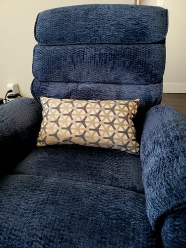 Customer photo of the Irene House 9188T lift recliner at home