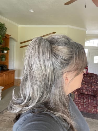 Customer photo review of JuvaBun Claw Clip Straight Ponytail Extension 17''