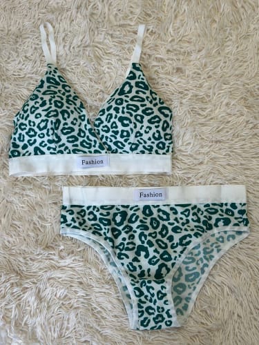 Customer photo review of Seamless Hipster - 100% Leakproof