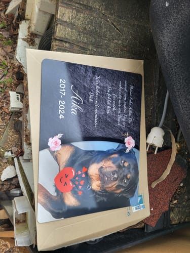 Customer photo review of Hunde Gedenktafel mit Foto & Spruch (UV- & Wetterfest)