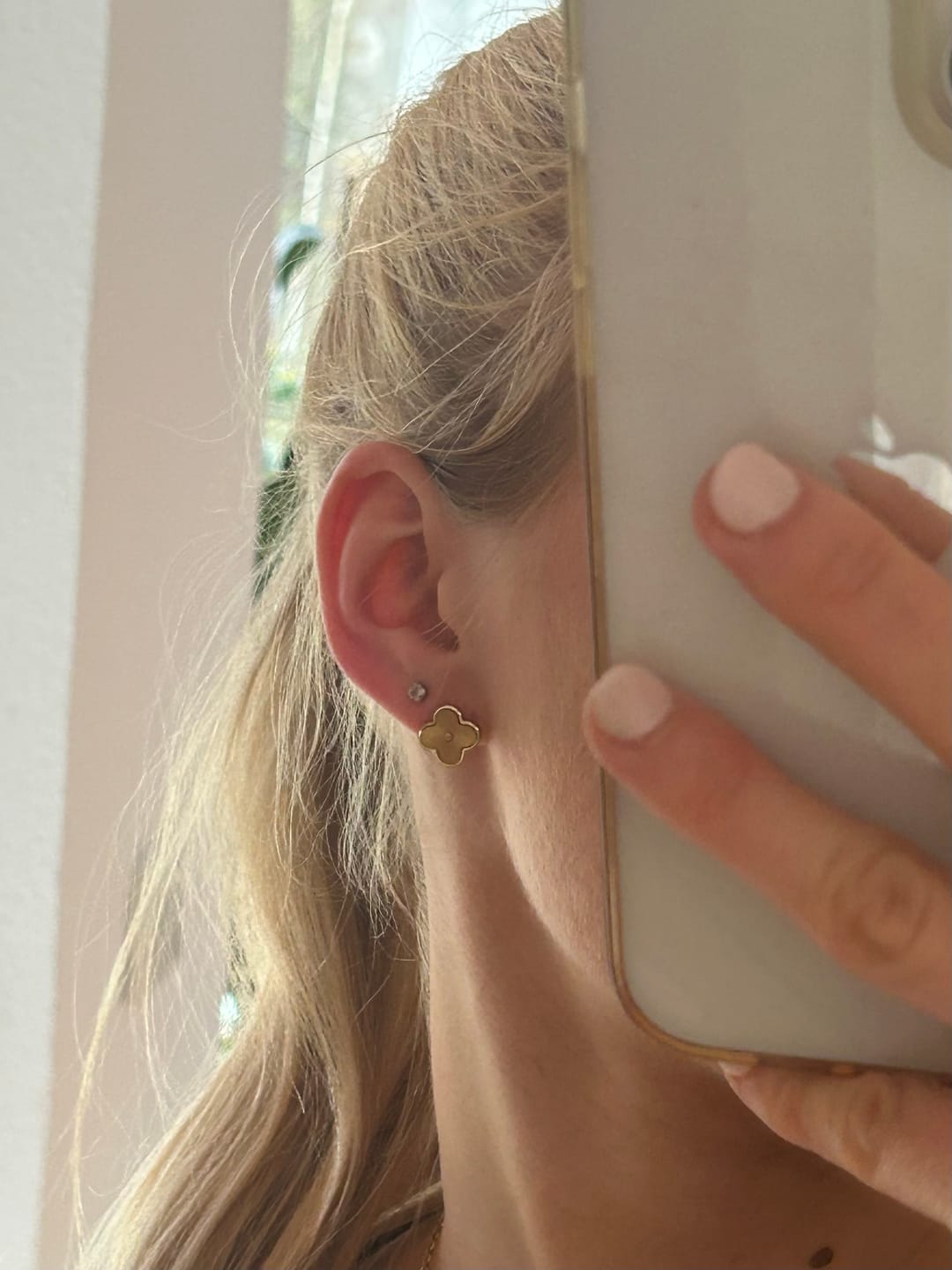 Customer photo review of Shine Clover Ohrstecker | 18K vergoldet