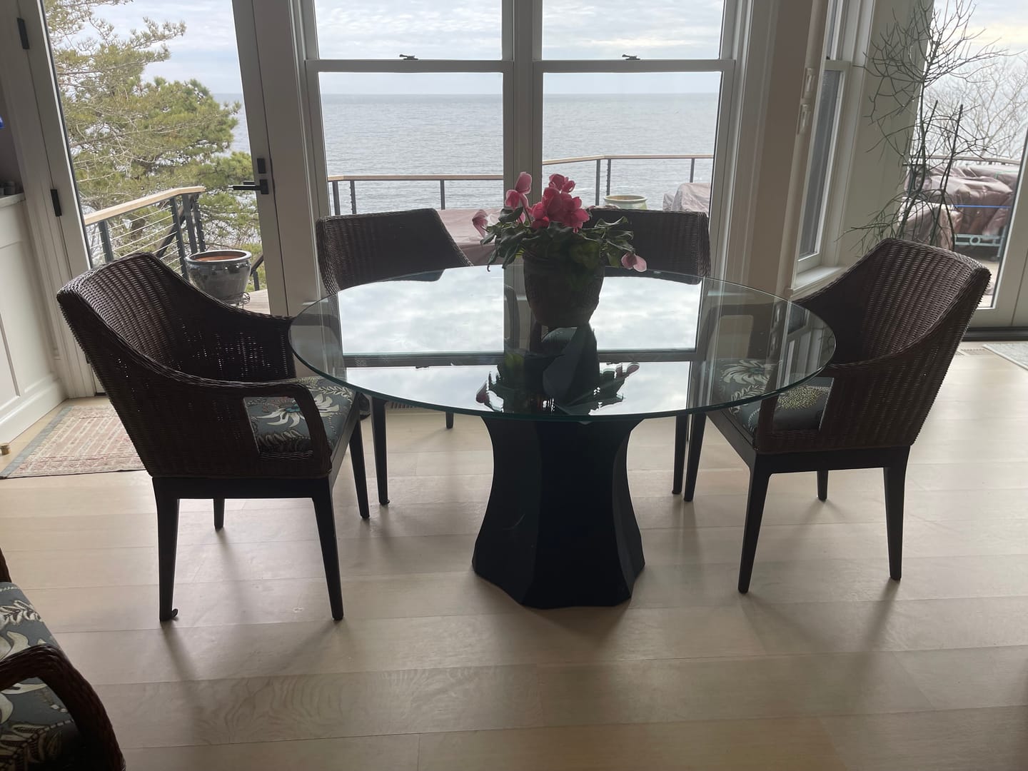 Customer photo review of Table Base 303 Namu 28H for Dining Table Tops