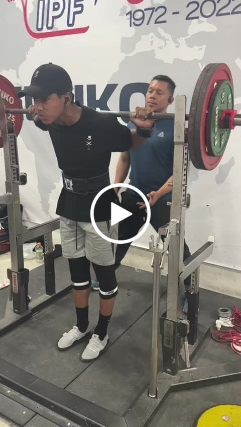 Customer video review of 7MM Inferno PRO Knee Sleeves - EXTRA STIFF NEOPRENE - IPF Approved