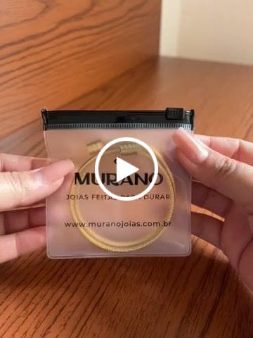 Customer video review of Bracelete Espiral Tríplice Banhada em Ouro 18K