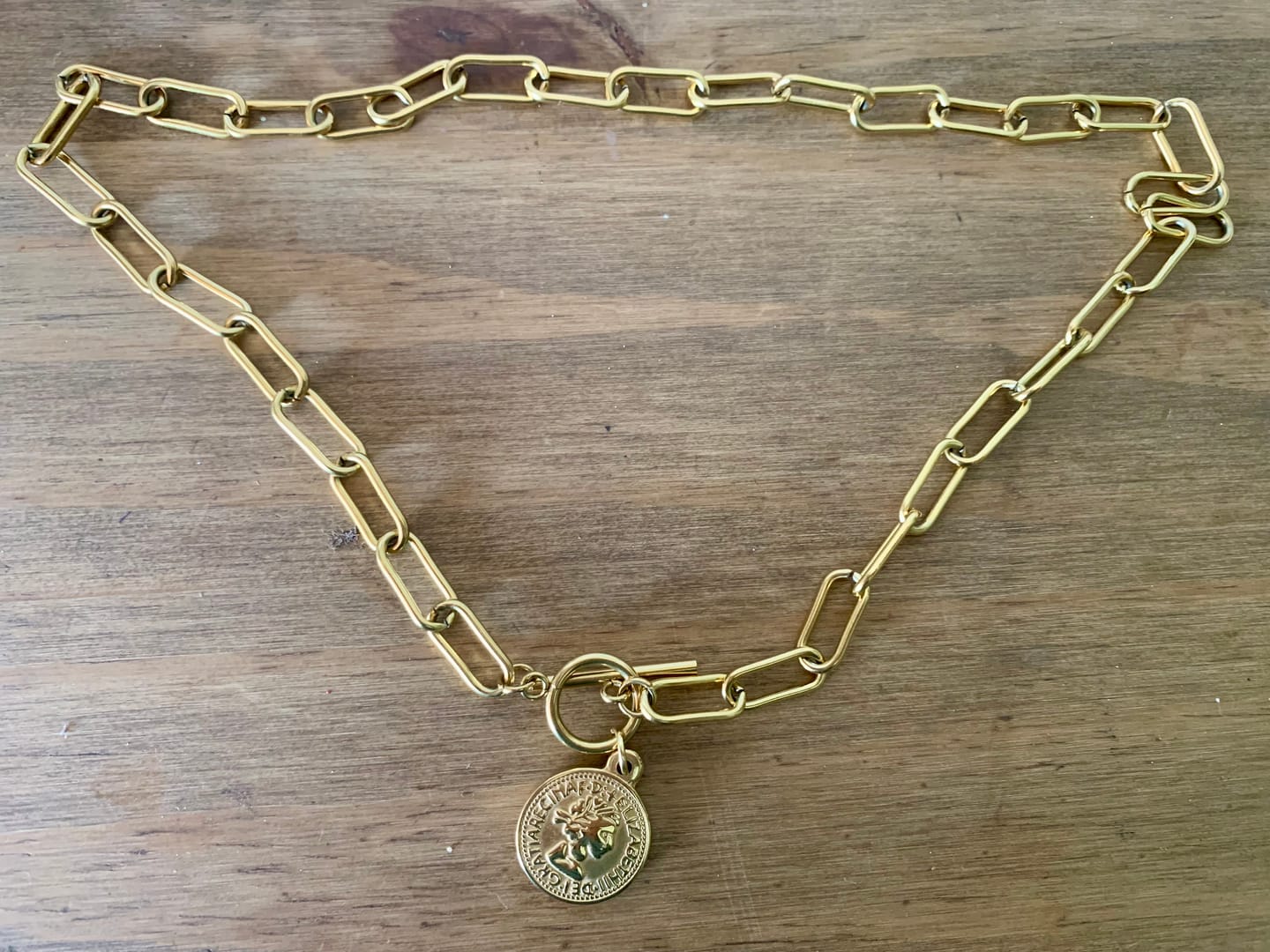 Customer photo review of Colar New York Cents Banhado em Ouro 18K