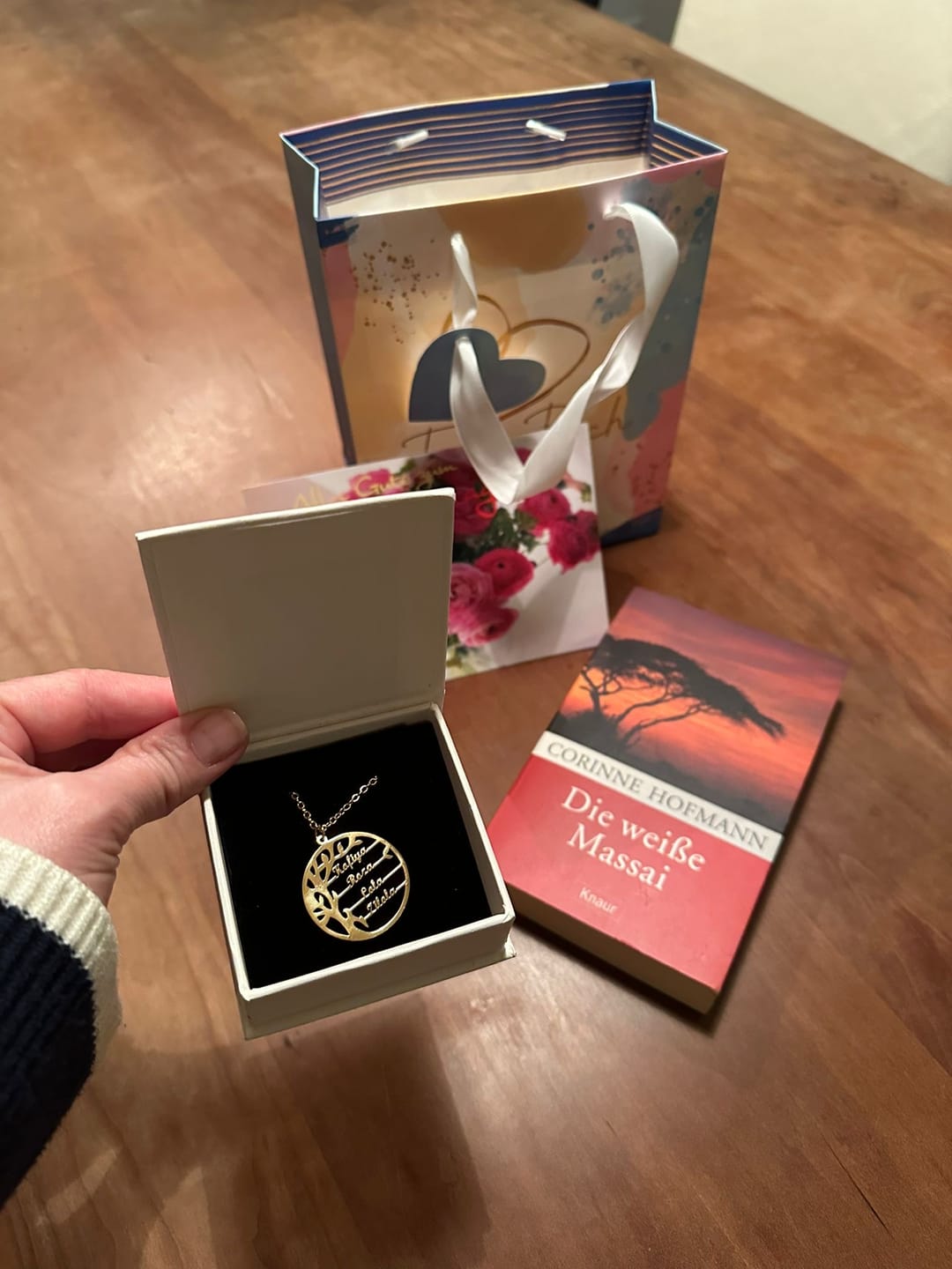 Customer photo review of Lebensbaum Kette mit personalisierten Namen