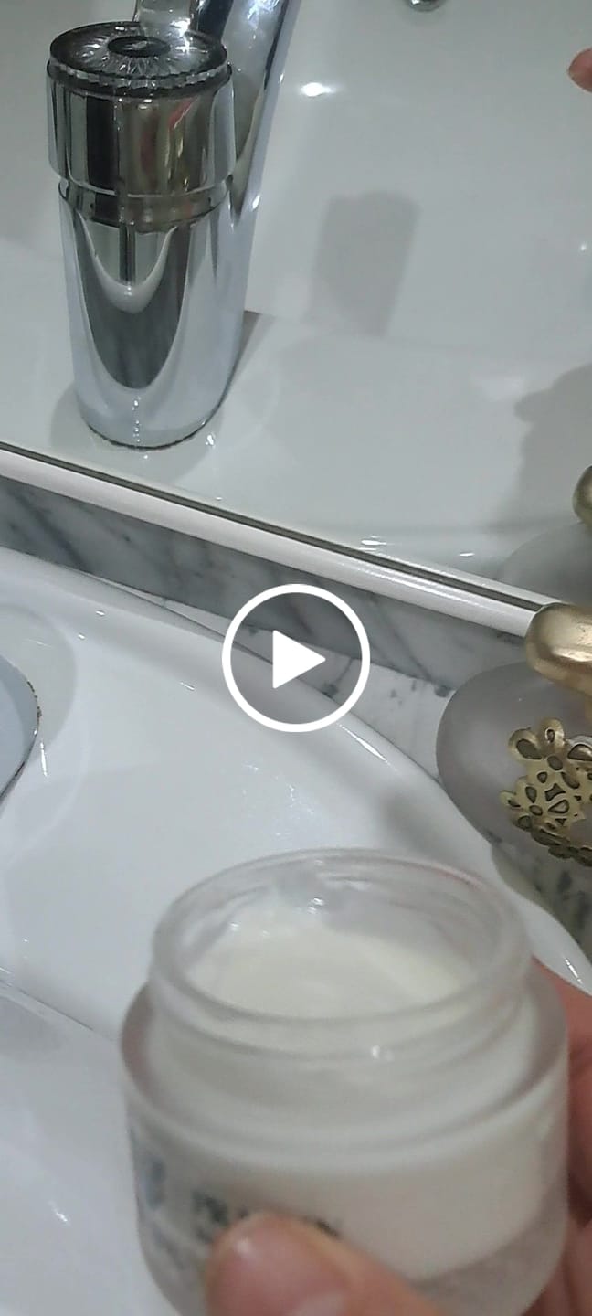 Customer video review of Reafirmante facial antiedad Praslin