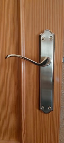 Customer photo review of Manilla modelo '1101' con Placa ovalada acabado dorado satinado para puertas