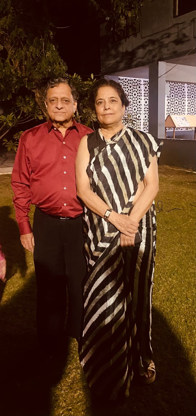 Customer photo review of Preeti Jhangiani Leheriya - Black White Mulberry Silk Saree
