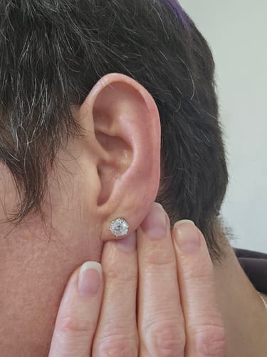 Customer photo review of Moissanite Series Classic Six-Claw Sterling Silver Stud Earrings