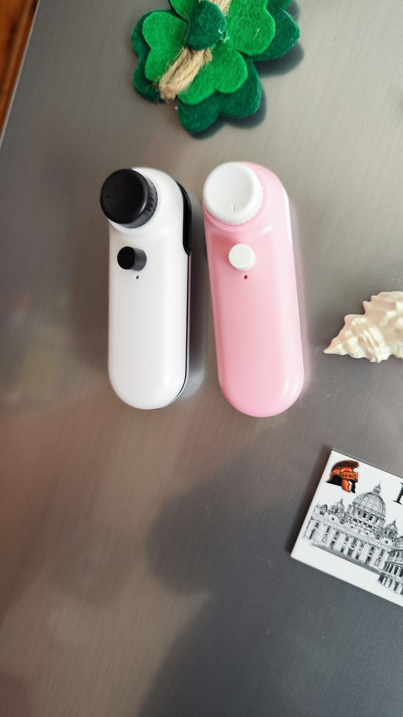 Customer photo review of 2 PEZZI - Mini Sigillatori Termici Portatili 2 in 1 (Sigilla e Taglia) Ricaricabili USB, Uso Domestico, Sigillatori Per Ogni Tipo Di Busta