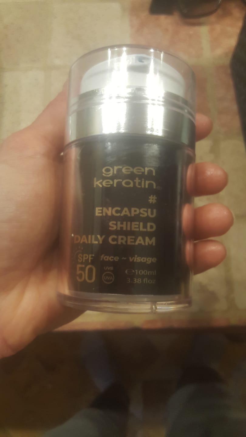 Customer photo review of ENCAPSUSHIELD SPF50 CRÈME POUR LE VISAGE, 100ml
