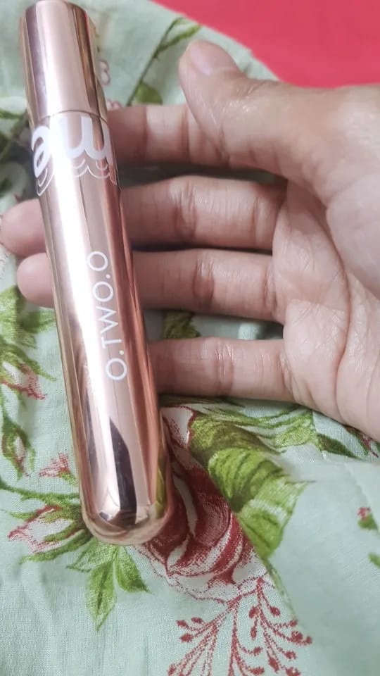 Customer photo review of O.TWO.O WATERPROOF VOLUME CURLING MASCARA