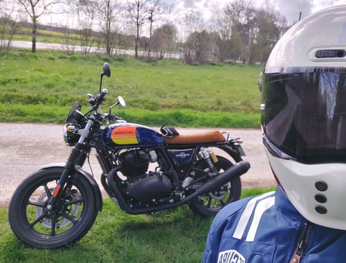 Customer photo review of Housse de Selle CONFORT cuir Camel pour Royal Enfield Interceptor 650