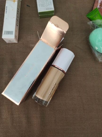 Customer photo review of O.TWO.O OIL FREE SOFT MIST LOCKING FOUNDATION
