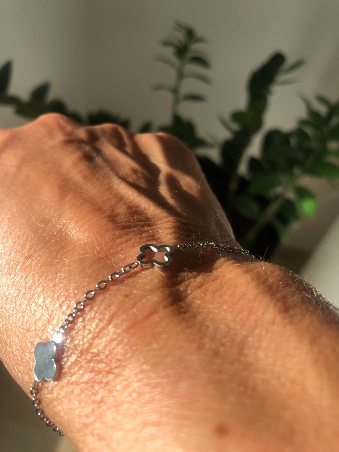 Customer photo review of Clover Armband | 18K vergoldet
