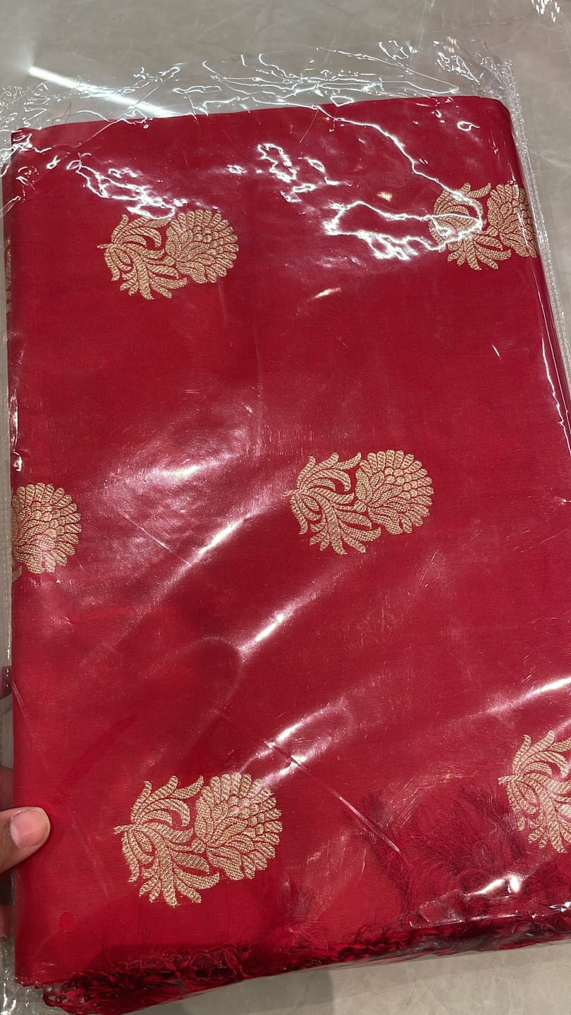 Customer photo review of Real Zari Handloom Kadhua Banarasi Katan Silk Saree - Butidar - Red Floral
