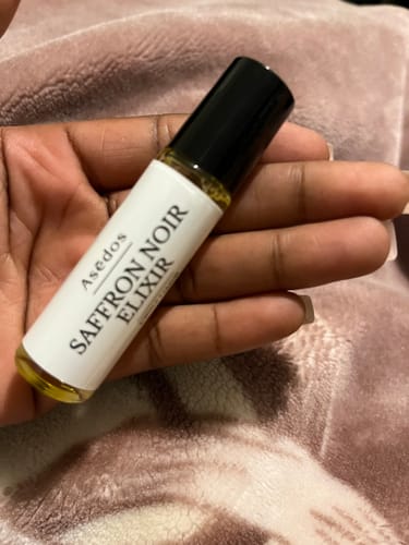Customer photo review of SAFFRON NOIR ELIXIR PERFUME OIL