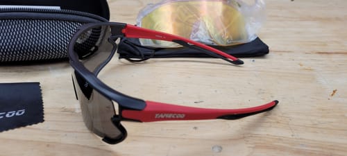 Avis photo d'un client sur Lunettes polarisées pour Cyclisme Rouge - OPTIMAX