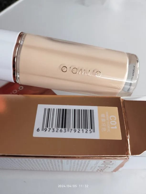 Customer photo review of O.TWO.O OIL FREE SOFT MIST LOCKING FOUNDATION