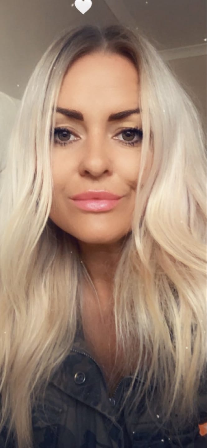 Customer photo review of Stranded 20" One Piece Flicky Clip-in Hair Extension #101 New Love