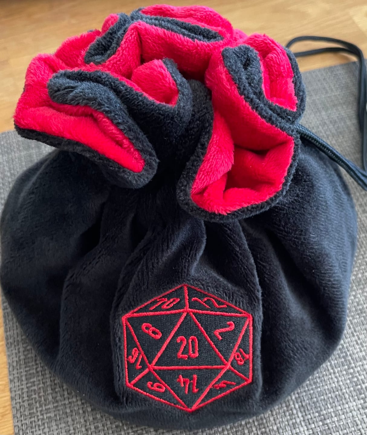 Customer photo review of Flauschiger Würfelbeutel mit Fächern