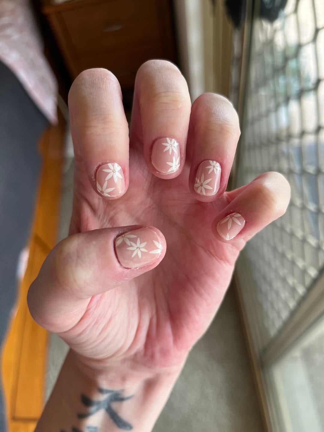 Customer photo review of Pretty Pink Daisies DIY Semicured Gel Nail Sticker Kit