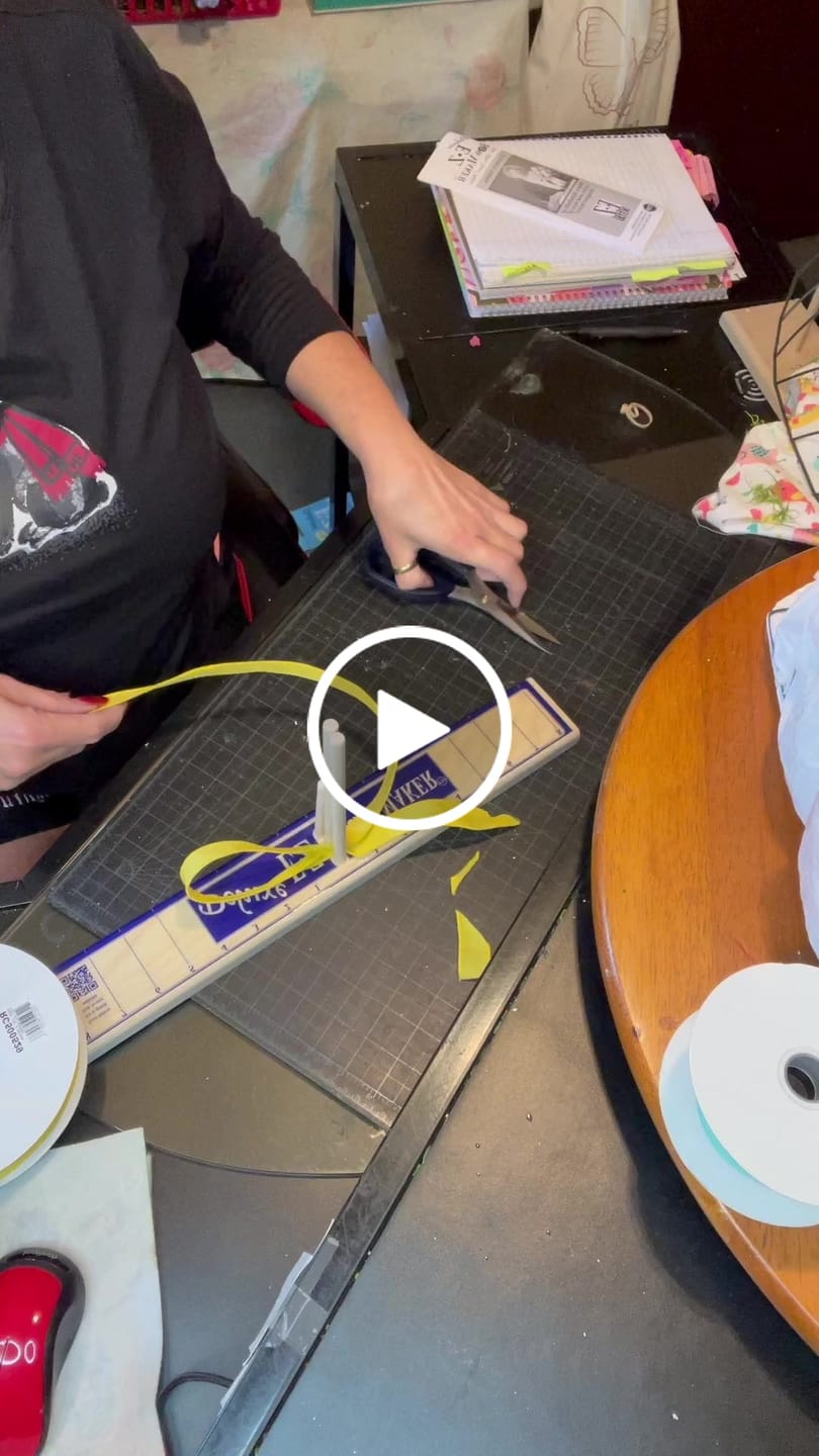 Customer video review of 7.25"L Scissors Blue Handle MT1043