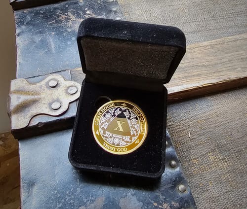 Customer photo review of 10 Year 40mm Gold & Silver AA Medallion - Bi-Plate Fancy Ten Year Chip/Coin