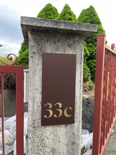 Customer photo review of Numero civico modello Stencil Vertical M2