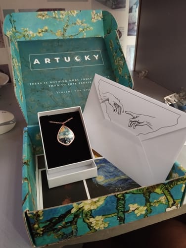 Customer photo review of Van Gogh Starry Night Tablo Tasarım Kolye