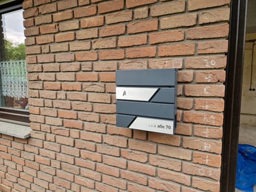 Customer photo review of AlbersDesign Briefkasten B1 anthrazit (RAL7016) personalisiert mit Edelstahl-Schildern