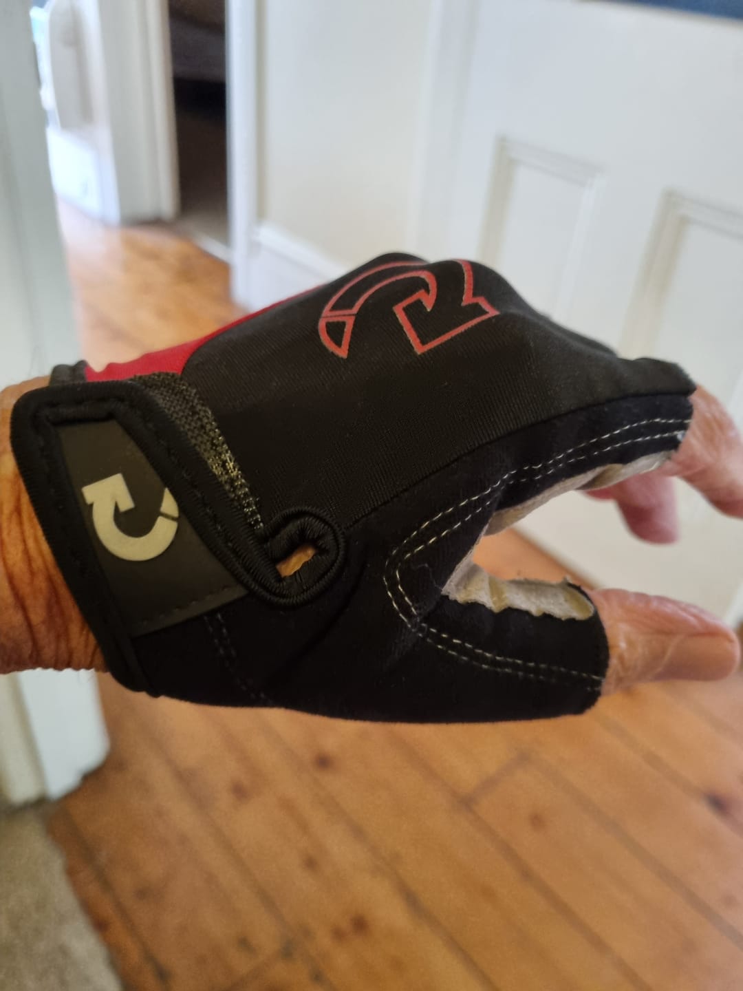Customer photo review of MOKE Gel Pad Half Finger Cycling Gloves