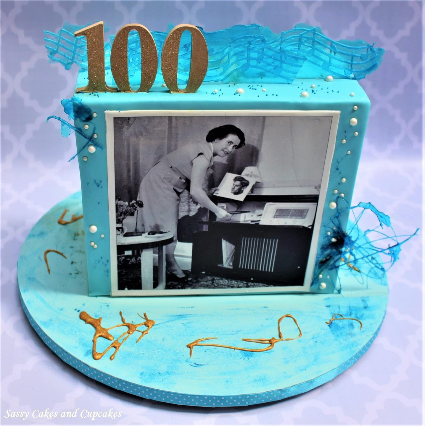 Customer photo review of 19 cm x 19 cm Square Pre-cut Custom Edible Icing Image