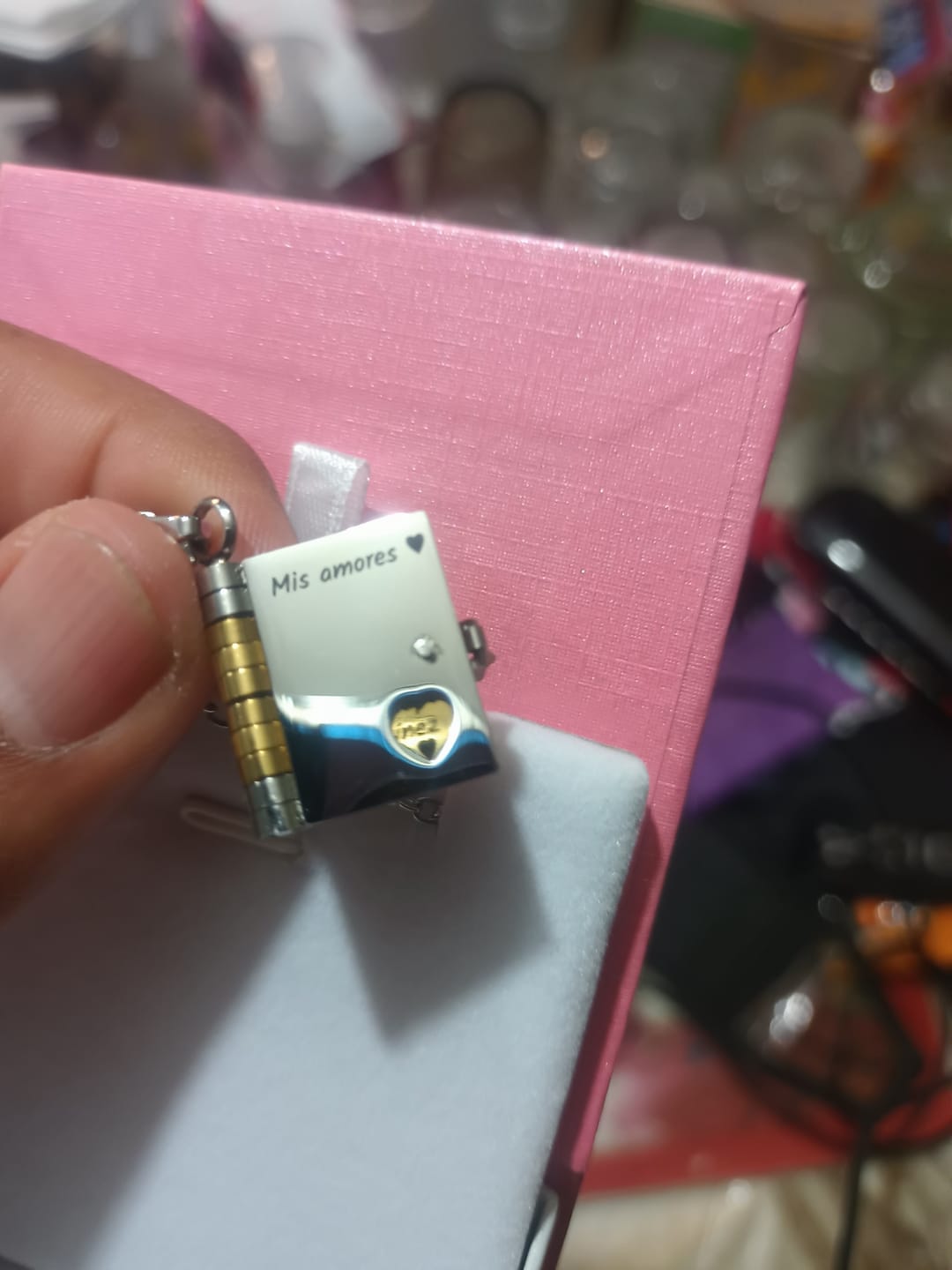 Customer photo review of Collar Libro Personalizado