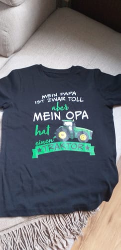 Customer photo review of Mein Papa ist zwar toll aber mein Opa hat einen Traktor  - Kinder Premium Organic T-Shirt