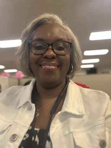 Customer photo review of Luvwin Salt And Pepper 5x5 Closure Pixie Cut Side Part Glueless Wig