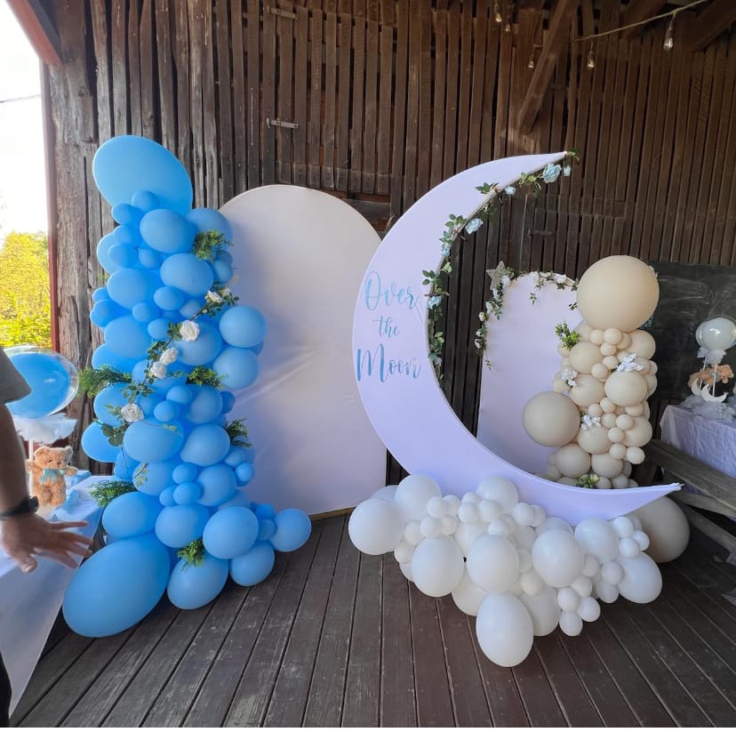 Customer photo review of 6.5ft Portable Crescent Moon Shape Stand for Baby Showers & Birthday & Wedding Events