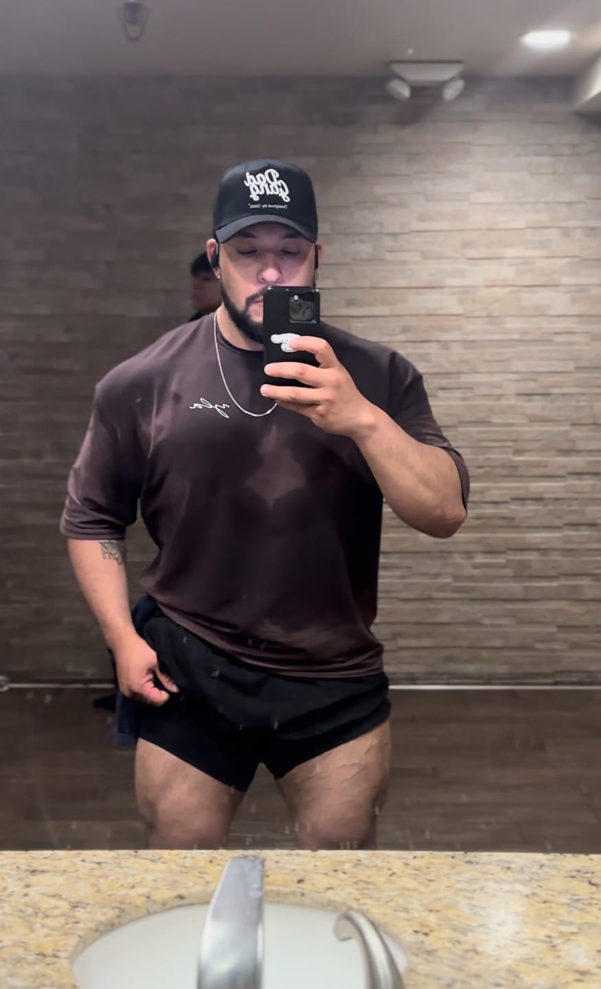 Customer photo review of 464 Skyline Super Sized Tees
